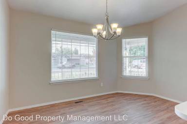 Main picture of 668 E Cougar Dr