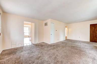 Main picture of 2200 N Saint Luke Ave
