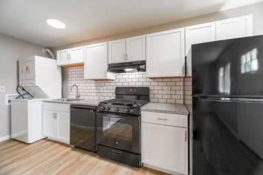 Main picture of 1075 Oak St