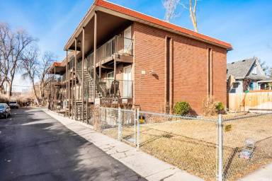 Main picture of 1540 S Roberta St