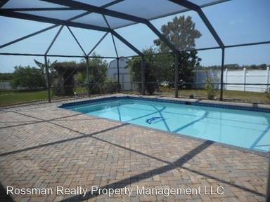Main picture of 226 Magellan St