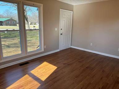 Main picture of 208 Colwell Ln