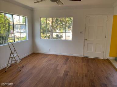 Main picture of 906 E 101st St