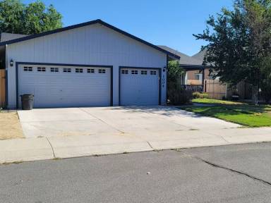 Main picture of 1004 Iris Ln