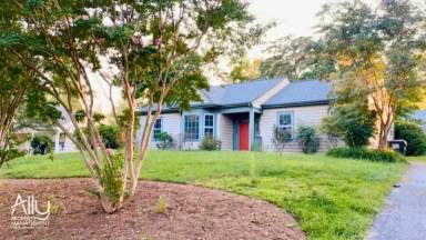 Main picture of 2935 Lamkin Way