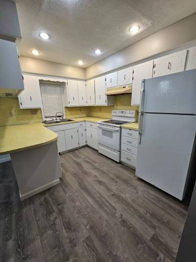 Main picture of 5604 S 79th St