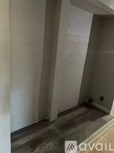 Main picture of 543 W 9th Pl
