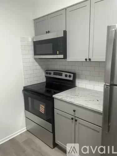 Main picture of 3815 NE Colonial Dr