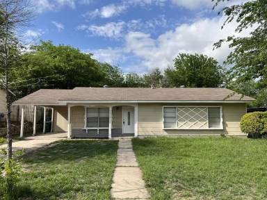 Main picture of 3015 Shadow Bend Dr