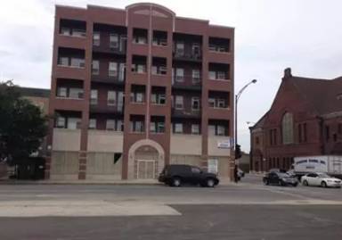 Main picture of 2000 W Warren Blvd