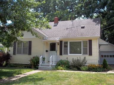 Main picture of 1518 E 6th St