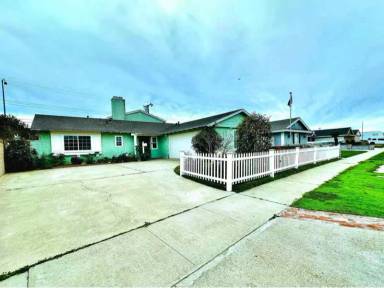 Main picture of 6872 Anthony Ave