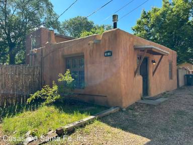 Main picture of 988 Acequia Madre