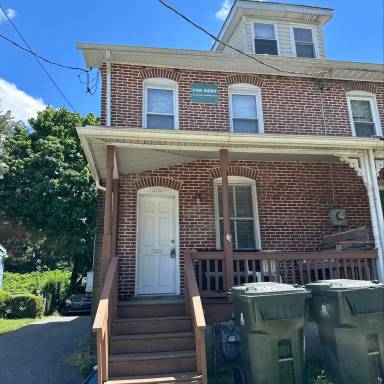 Main picture of 129 1/2 E Cleveland Ave