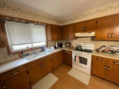 Main picture of 3850 S 75th St