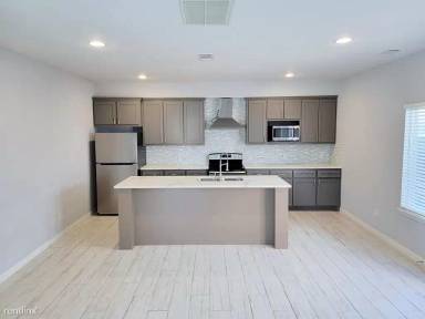Main picture of 8203 Oak Knoll Ln