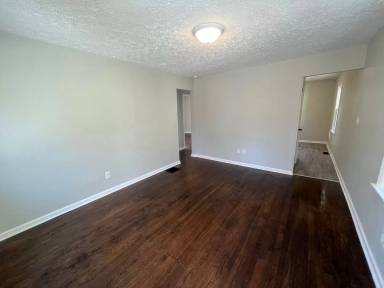 Main picture of 2975 Howey Rd