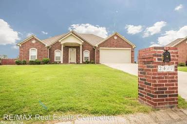 Main picture of 2417 Lakewood Cir