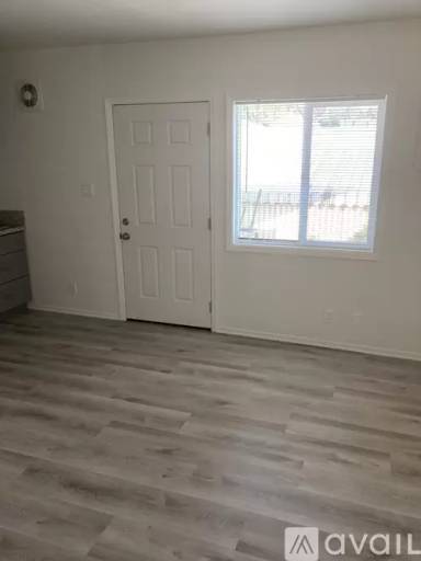 Main picture of 1514 N Edison Blvd