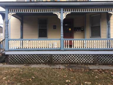 Main picture of 83 Oak St