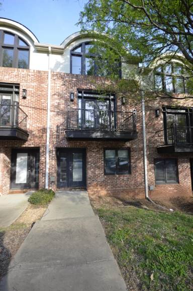 Main picture of 142 Moreland Ave SE