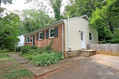 Main picture of 113 Stratford Ct