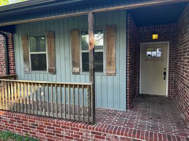 Main picture of 5 Dolphin Cir