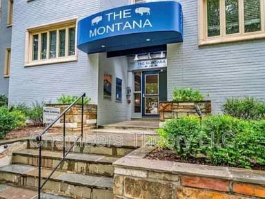 Main picture of 220 2nd St SE