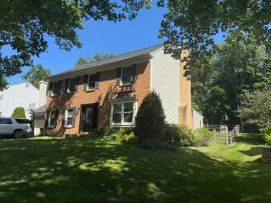 Main picture of 18 Steeplechase Dr