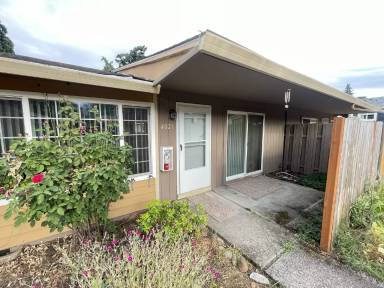 Main picture of 4821 NE Prescott St