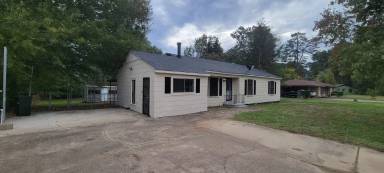 Main picture of 8921 Ferndale Ln