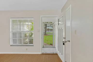 Main picture of 125 S Rhodes St