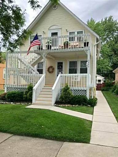 Main picture of 3246 W 110th St