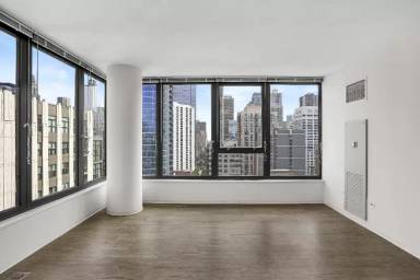 Main picture of 172 W Superior St