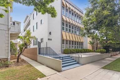 Main picture of 350 S Reeves Dr