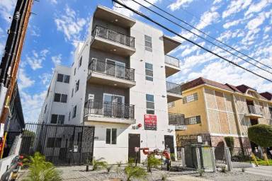 Main picture of 8444 Columbus Ave