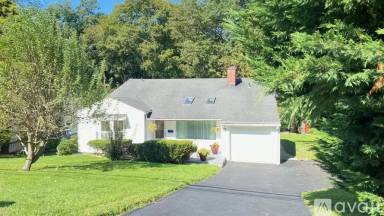 Main picture of 71 Wood Ridge Dr