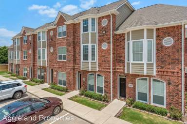 Main picture of Lakeridge Townhomes