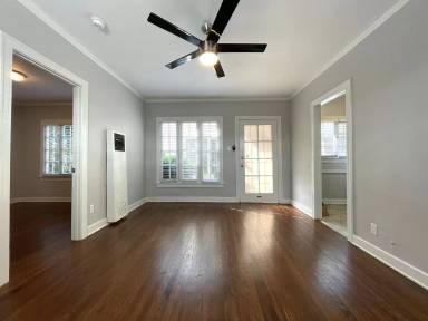 Main picture of 812 1/2 N Poinsettia Pl