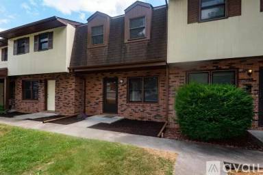 Main picture of 127 Oakcrest Cir