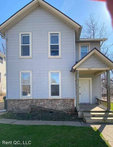 Main picture of 201 E Locust St