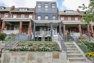 Main picture of 204 Randolph Pl NE
