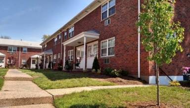 Main picture of 60 W Madison Ave