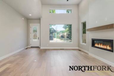 Main picture of 2121 N 34th St