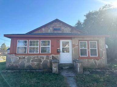 Main picture of 504 W Calhoun St