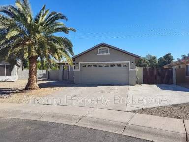 Main picture of 717 N Joshua Tree Ln