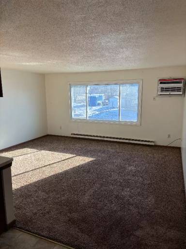 Main picture of 1402 Division St W