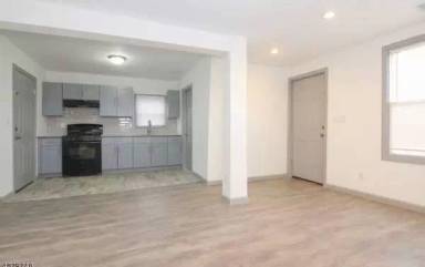 Main picture of 851 Summer Ave