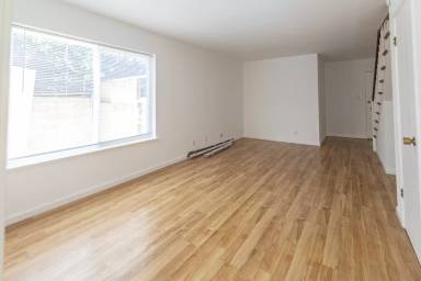 Main picture of 483 Lincoln Cir