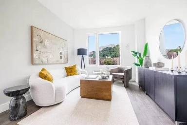 Main picture of 4568 Broadway